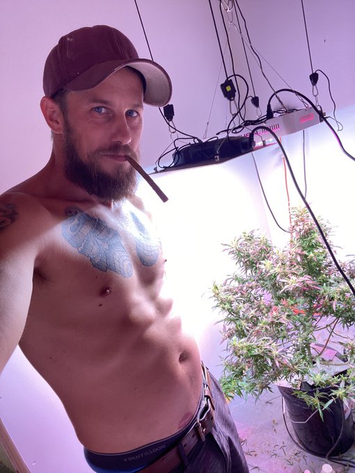 In the words of @JoynerLucas &ldquo;it&rsquo;s my birthday, I&rsquo;m about to get lit lit&rdquo; https://t.co/NtekVNu9gs<a class="tags" target="_blank" title="On Twitter" href="/?out=eyJ0eXAiOiJKV1QiLCJhbGciOiJIUzUxMiJ9.eyJpYXQiOjE3MjczMjYyNjksImlzcyI6InR3cG9ybnN0YXJzLmNvbSIsIm5iZiI6MTcyNzMyNjI2OSwiZXhwIjoxNzU4ODYyMjY5LCJyZWRpcmVjdF91cmwiOiJodHRwczovL3R3aXR0ZXIuY29tL0pveW5lckx1Y2FzIn0.T5ygPWa1xEG_GJ3GmcNI_sIXZhDlv-_iEA87kd0sXvnH7KnagecdjgYuNPgPOMj0P1Wj3nYx4YIEgG3RWxKr5A">@JoynerLucas</a><a href="/tag/subscribers"class="tags"><span>#subscribers</span></a>