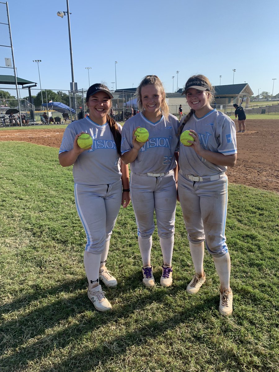 18uVisionTexas's tweet photo. Bomb squad for game 1 today at the @TulsaElite Wilson Invite. 
L➡️R
unc 2024 RHP/1B @mjarvis2024 
unc 2023 C/INF @taylor78216911 
unc 2024 C/INF @julialopezzzzz https://t.co/YCUGAS9auu
