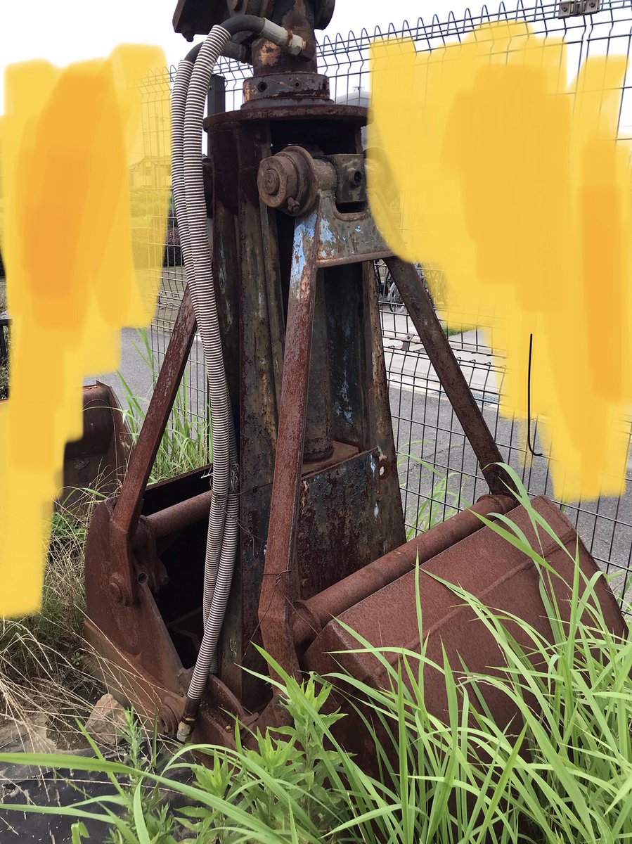 aichijukiman's tweet photo. おはようございます☀
こちらはリース土場のクラムシェルバケット。錆び付いてますね〜。動いてるとこ見た事ありません😅 https://t.co/cTqQbiQsGE