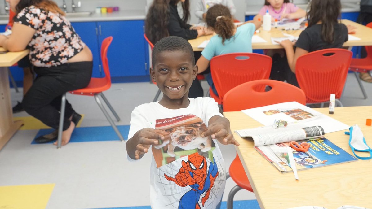ymcasoflo's tweet photo. A great afternoon with @BankofAmerica Student Leaders and summer campers at Comstock Elementary School! 

These Student Leaders developed and taught a lesson plan. They engaged young children with history and arts and crafts! https://t.co/JiehRSdArM