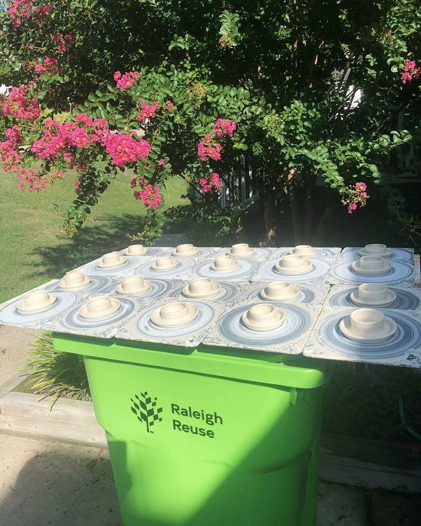 Thirds_Pottery's tweet photo. My new yard waste recycling bin is perfect for drying out two boards worth of catch basins. I use all my recycled scraps of clay for my catch basins so it’s a perfect fit!!!
#porcelain #crystallineceramics #recycling #cone6 #wheelthrown #thirdspottery #raleighartist https://t.co/3IIshXH9Po