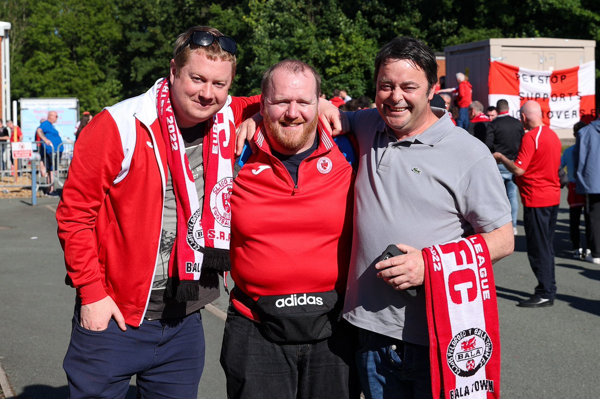 jf11's tweet photo. Rovers fans in Oswestry 

Full Album: https://t.co/XFGFSGiFSi https://t.co/RkkP2Ar3bV