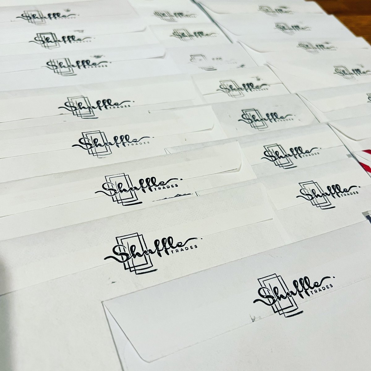 ShuffleTrades's tweet photo. The June Shuffle Trade shipped out on Tuesday! Now get those submissions in for July! #autographs #autograph #autographcollector #autographed #ttm #sportscards #tradingcards #baseballcards #footballcards #basketballcards #shuffletrades #blindtrade #ttmsuccess #ttmautograph https://t.co/prlmu6wdDb