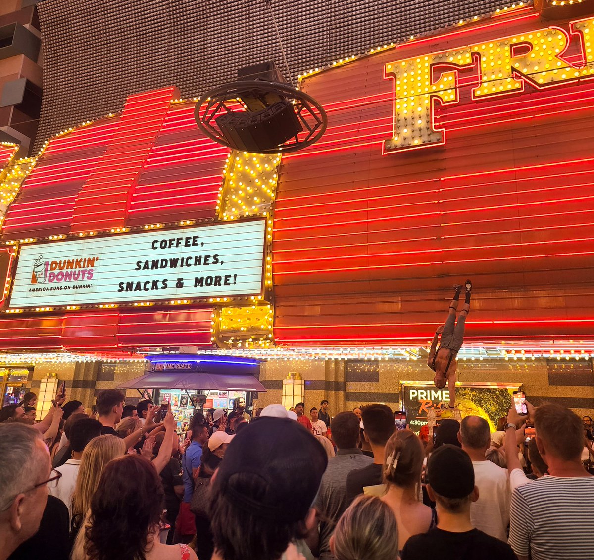 endless_roaming's tweet photo. Few pictures wandering up and down the crazy and physcodelic light show that is the the Fremont Street experience
#AussieinUSA,#DaveDownUnder,#FreemontStr,#lasvegas,#Lookingformywife,#love,#nevada,#photography,#roadtrip,#travel,#usa,#wanderlust, https://t.co/RmSYyoRPDv
