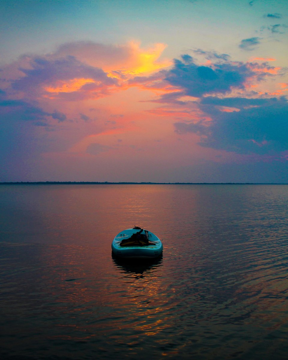 NorthDakota's tweet photo. This is where we want to be. #BeNDLegendary

📷: "Still on the Water" by Kim Black
📍: Lake Sakakawea https://t.co/CadOJxh2HQ