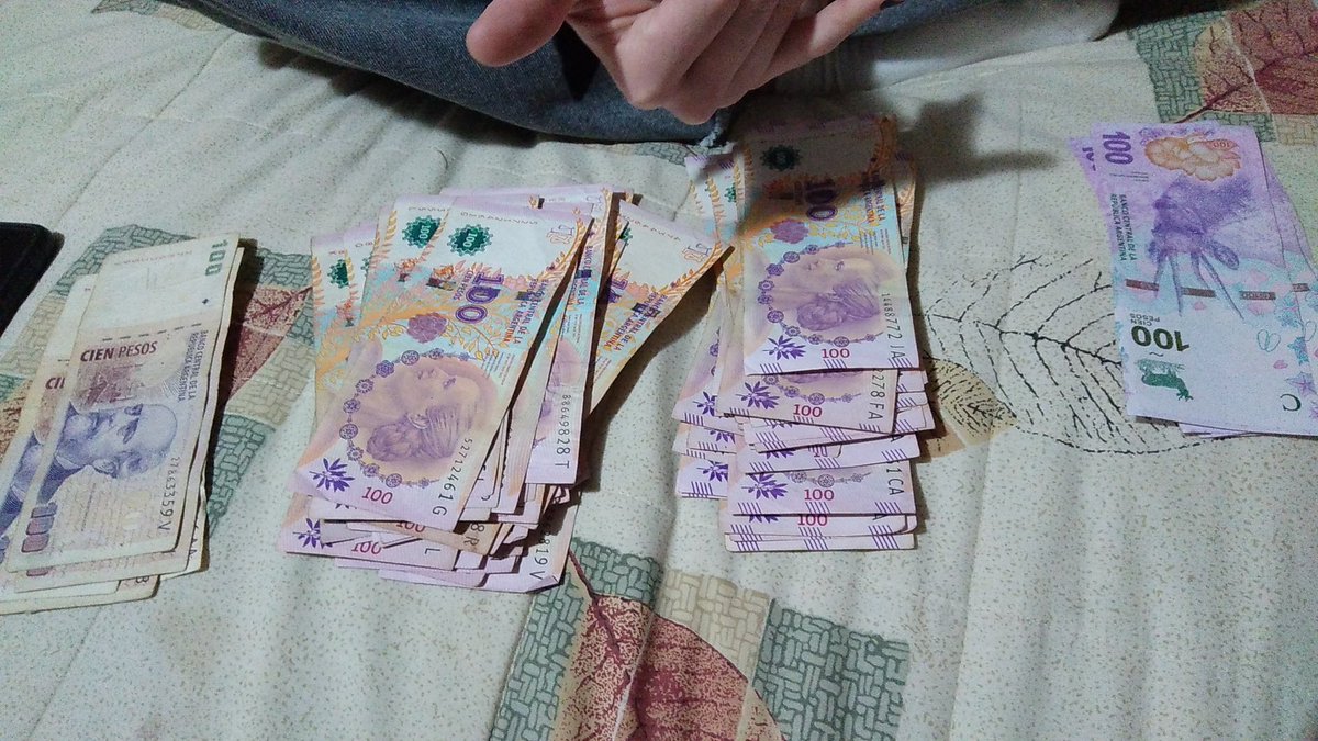 Esto es una enfermedad? Acomoda los billetes del más nuevo al más viejo🤌🏻 @milifama1