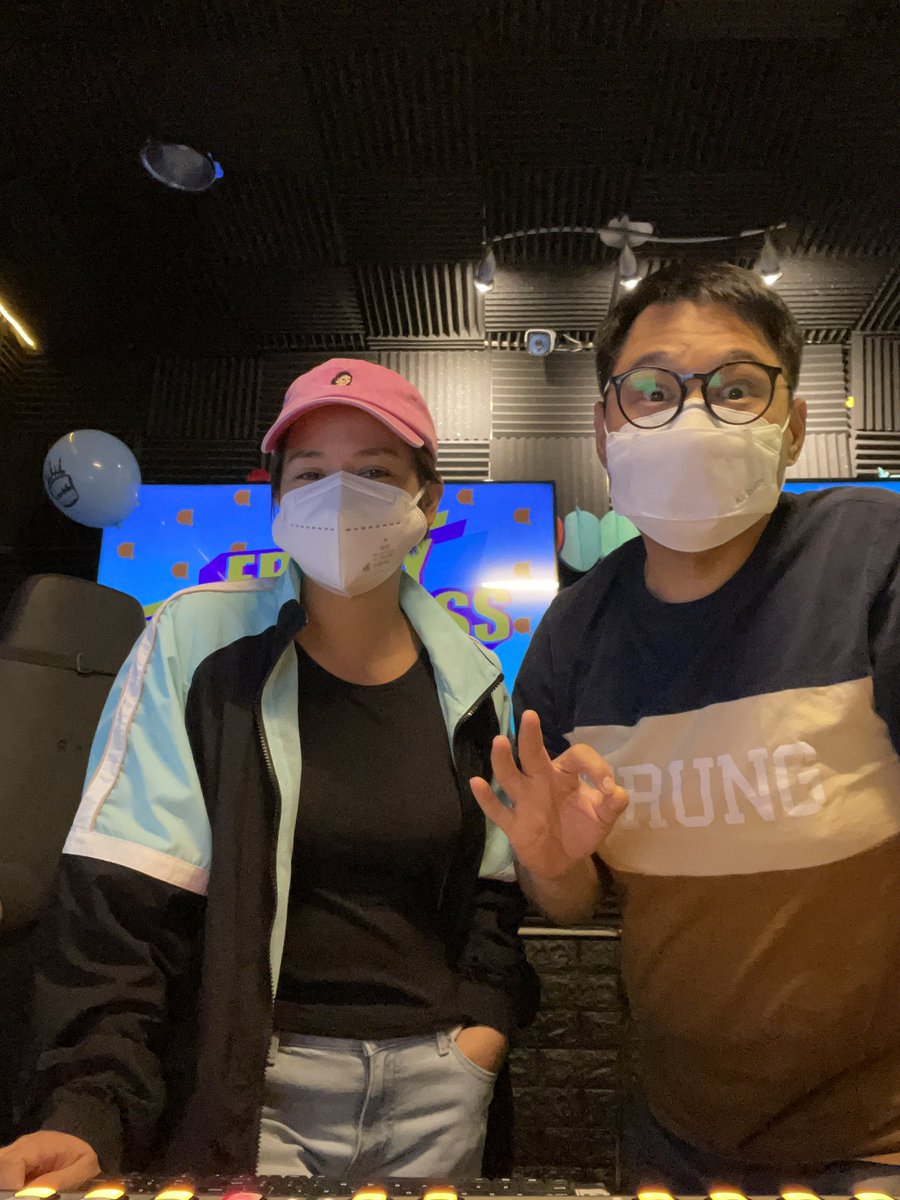 Kulang nalang si <a href="/suzy899/">Tin Gamboa 🌻</a> para The Meal na. Morning from me and my Bilba Baggins <a href="/rikiflo/">Riki Flores-Reyes</a> Happy Friday! <a href="/Magic899/">Magic 89.9</a> 

#FridayMadness 
#MiniReunion