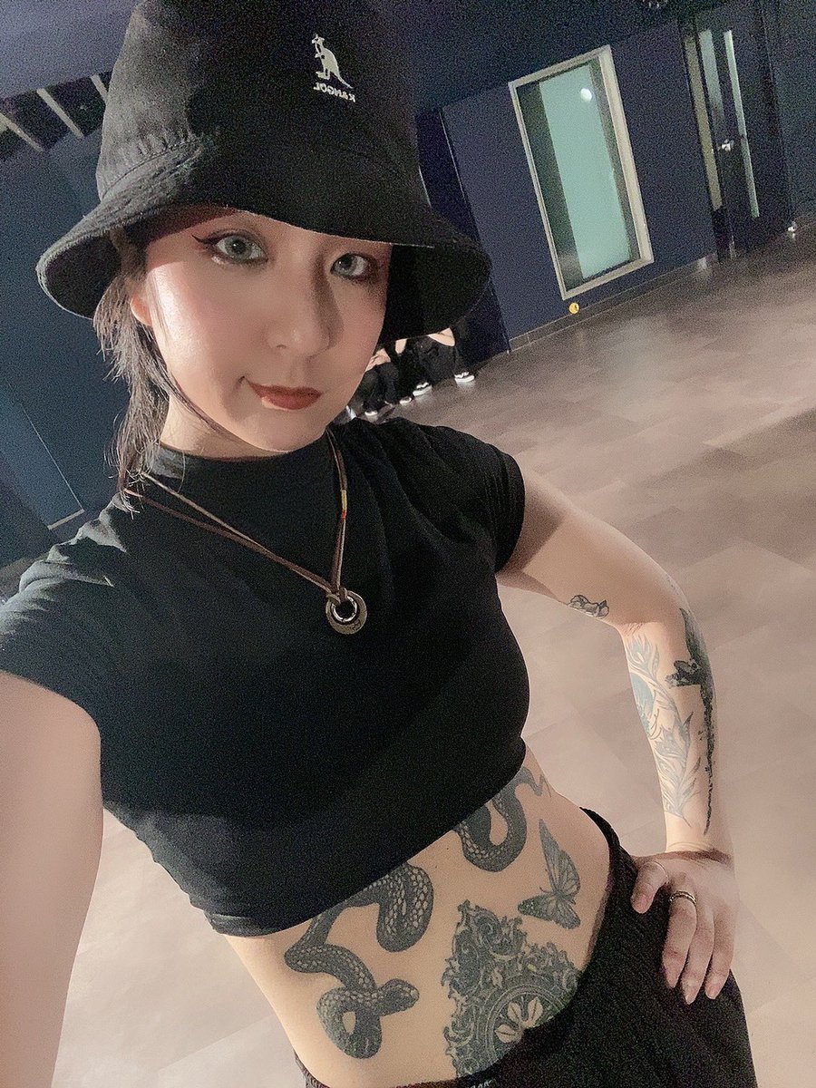 solitude_mnm's tweet photo. この間イベントで、大好きなラッパーの先輩が言ってくれたの

「全員が全員、100%がお前の創ったもん嫌いなわけないから」

" 全員に好かれるなんて無理 "とは考えたことあるし、よく聞く考え方だけど

その言葉にグッと来たしモチベーション上がったんだよね凄く

好きなことしてこう、これからも https://t.co/90Syl29Ikp