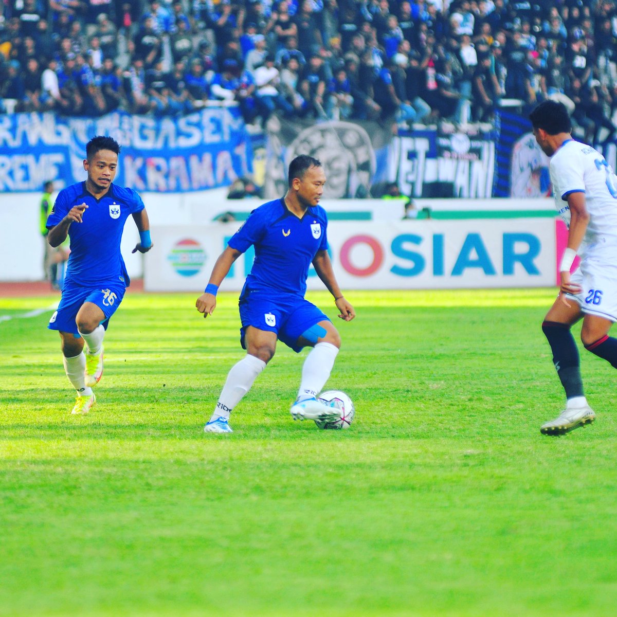 Hasil tidak diharapkan pada leg pertama semifinal Piala Presiden 2022. Harus mengakui Keunggulan 0-2 dari Arema FC  di Stadion Jatidiri, Kamis (7/7/2022). Bangkit pada leg kedua Lur...!!