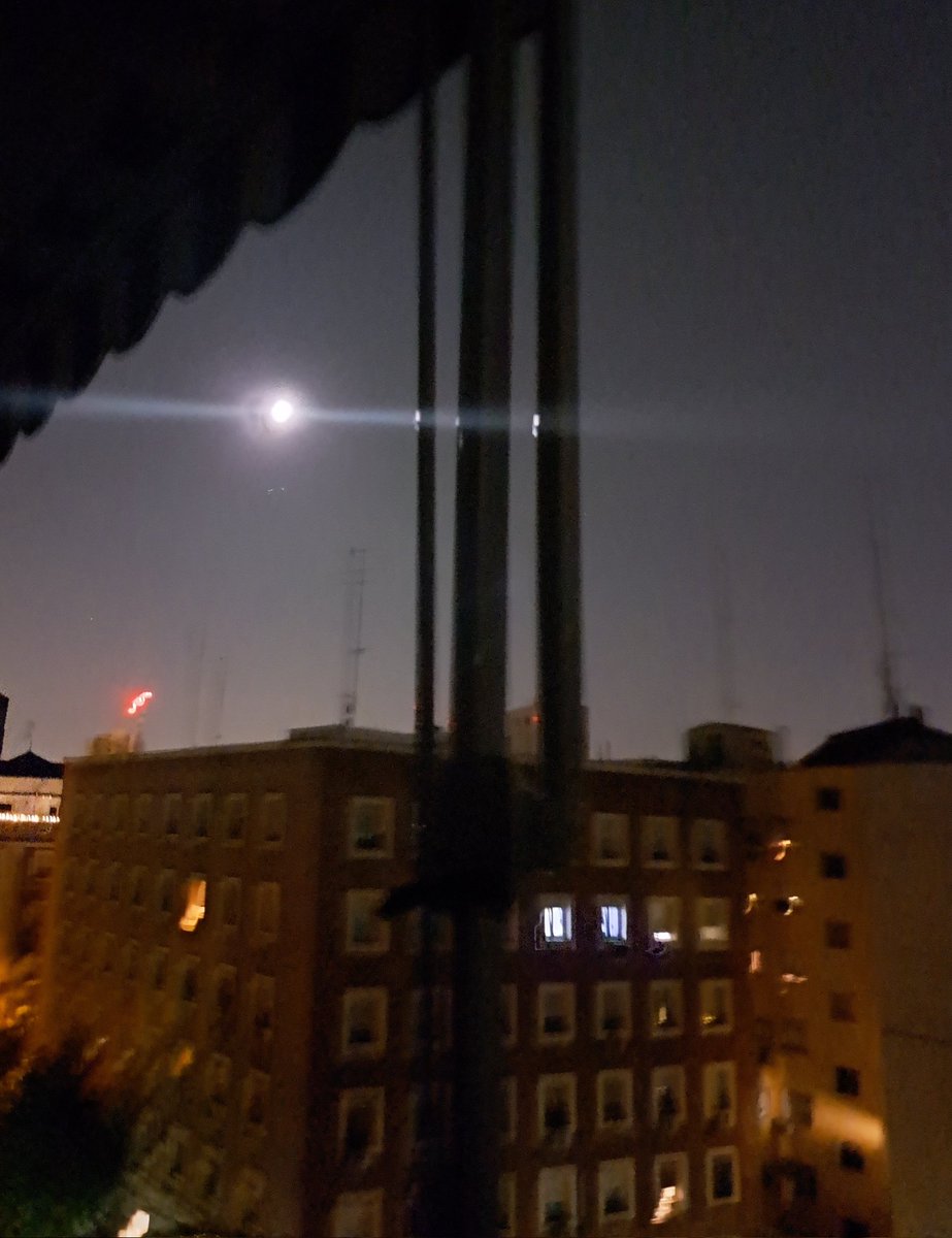 euricocampano's tweet photo. En algún sitio leí que la luna es más importante que el sol, porque es de noche cuando nos hace falta la luz...
Buenas noches afición
#Guardacheluna https://t.co/czLvfyks2N