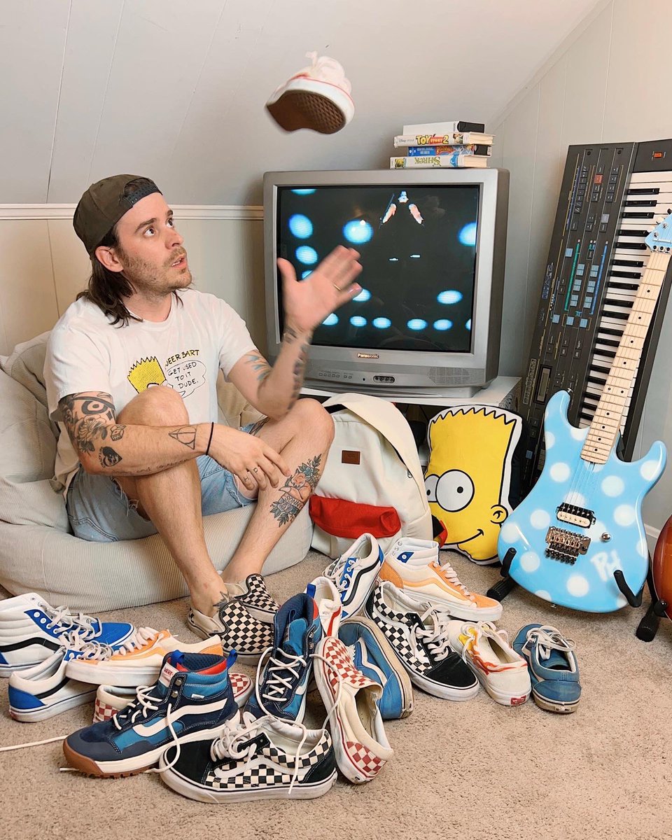 thisisphangs's tweet photo. HELLO THE NEW PHANGS x VANS CUSTOMS COLLAB IS OUT NOW!!

https://t.co/fElK7qzSLy https://t.co/bfz4VsUsJK