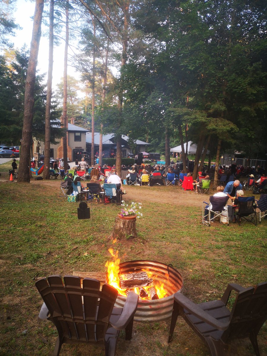 rjasonthompson's tweet photo. Yes, but @therodeokings are having their LIVE "rehearsal" (like right now! ) in Lori and Paul's backyard in @twpuxbridge BEFORE the @mariposafolk festival!
Thanks @musicbythebay
#intimatemusic
#frontrowseatsforeveryone https://t.co/BJw0zIkPZ0