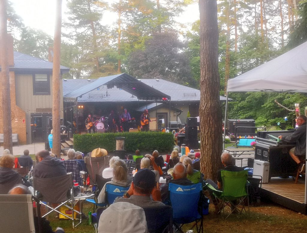 rjasonthompson's tweet photo. Yes, but @therodeokings are having their LIVE "rehearsal" (like right now! ) in Lori and Paul's backyard in @twpuxbridge BEFORE the @mariposafolk festival!
Thanks @musicbythebay
#intimatemusic
#frontrowseatsforeveryone https://t.co/BJw0zIkPZ0