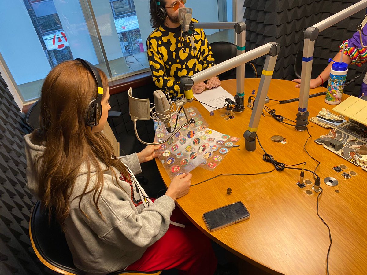 ExaFM's tweet image. ¡Camineros! ¿Recuerdan los tazos? #Gardenio nos trajo algunos 😱 Estamos en #LaCaminera con @taniarin y @fran_hevia 🤪 en el 104.9 FM📻
📲exafm.com