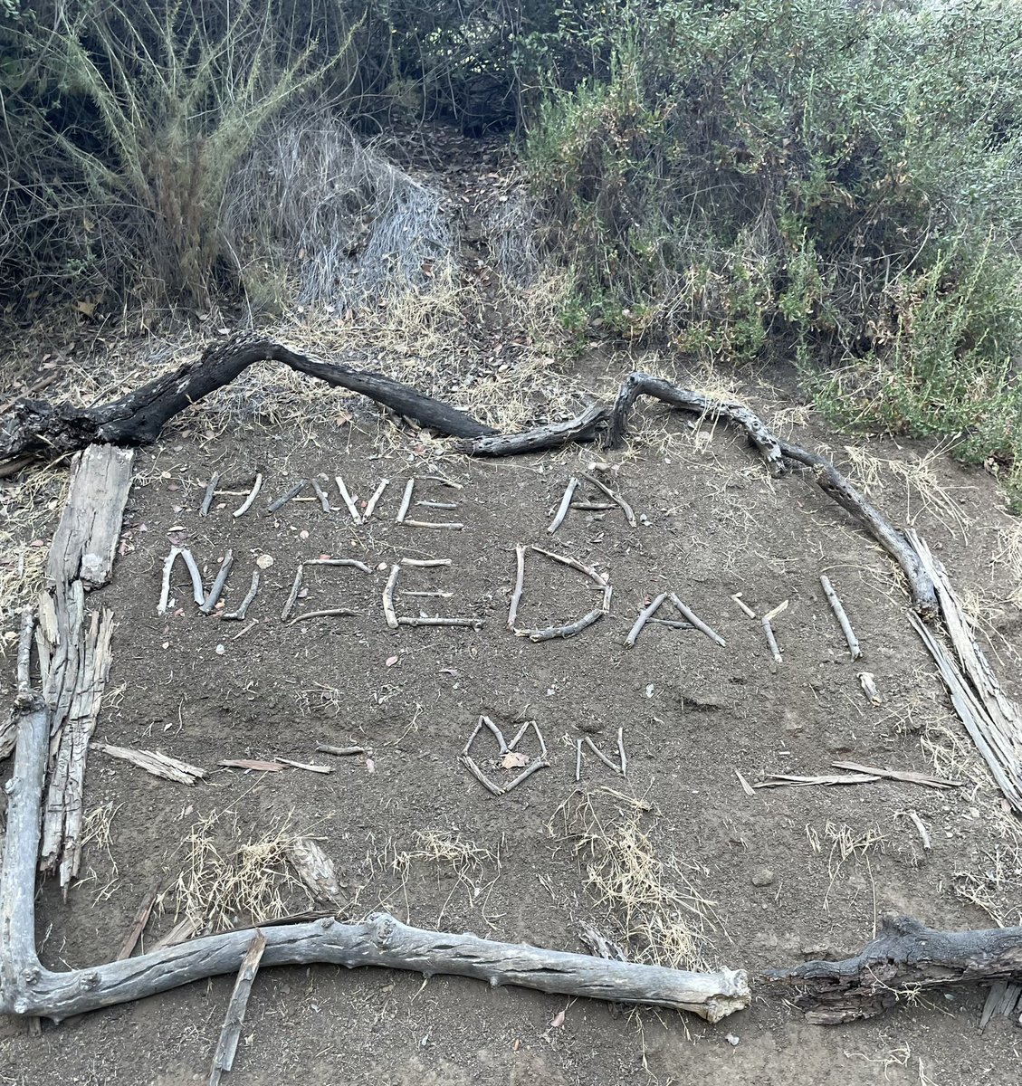 dianaaap08's tweet photo. Griffith Park hike + a nice message 

#GriffithPark #Observatory #Dtlaviews #HaveANiceDay https://t.co/PmbAmr05WR