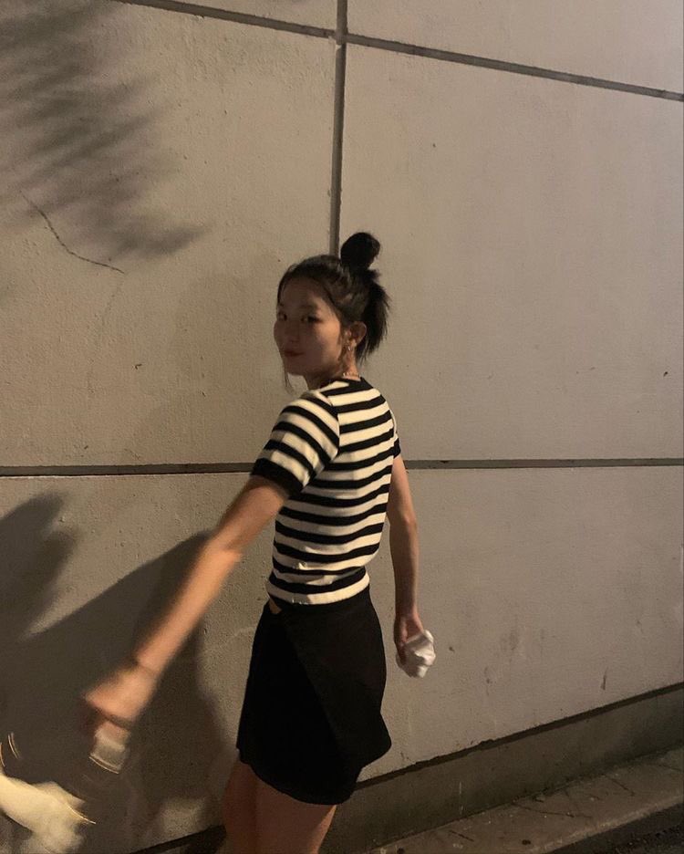 IP72SCA's tweet image. 𝘈𝘯𝘥 𝘪𝘵'𝘴 𝘵𝘰𝘰 𝘤𝘰𝘭𝘥, 𝘪𝘵'𝘴 𝘵𝘰𝘰 𝘤𝘰𝘭𝘥
𝘛𝘩𝘦 𝘩𝘢𝘯𝘥𝘴 𝘰𝘧 𝘮𝘺 𝘴𝘸𝘦𝘢𝘵𝘦𝘳
🫀