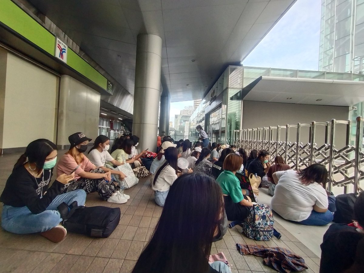 downkao's tweet photo. 07.36 น. ที่สยามค่ะ 🥰
#JacksonWang #王嘉尔 #王嘉爾 
#잭슨  #JACKSON  #MAGICMAN #TEAMWANG 
@JacksonWang852
#WelcomejacksonToThailand https://t.co/vUJLx7ShCK