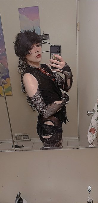 1 pic. Thanks for the support back on here ? #nsfwtwt #fem #punk https://t.co/wqGcFgwbOM