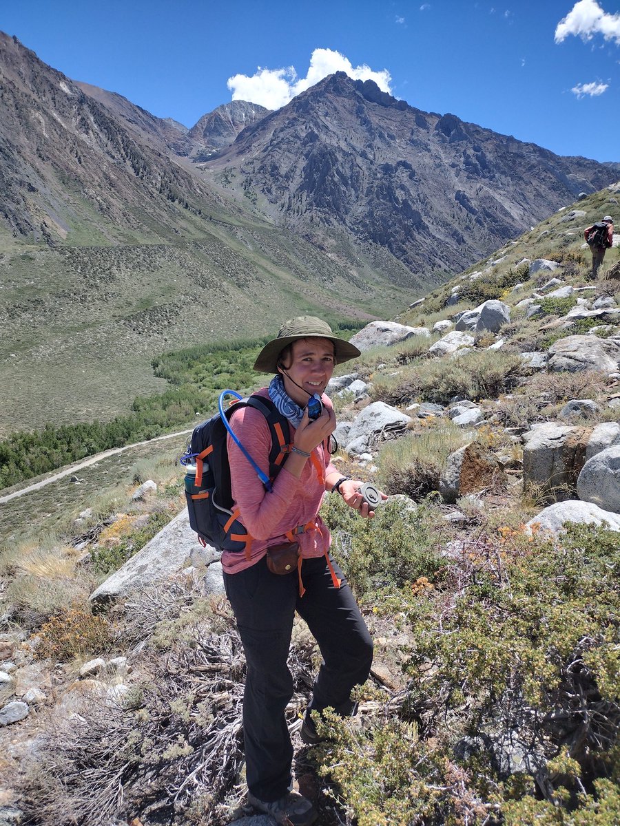 r_fildes's tweet photo. Me, a geophysicist, to the other TA on Day 1 in the field of Neotectonics summer field: "how do you open a Brunton!?" https://t.co/7Ew69h6SOW