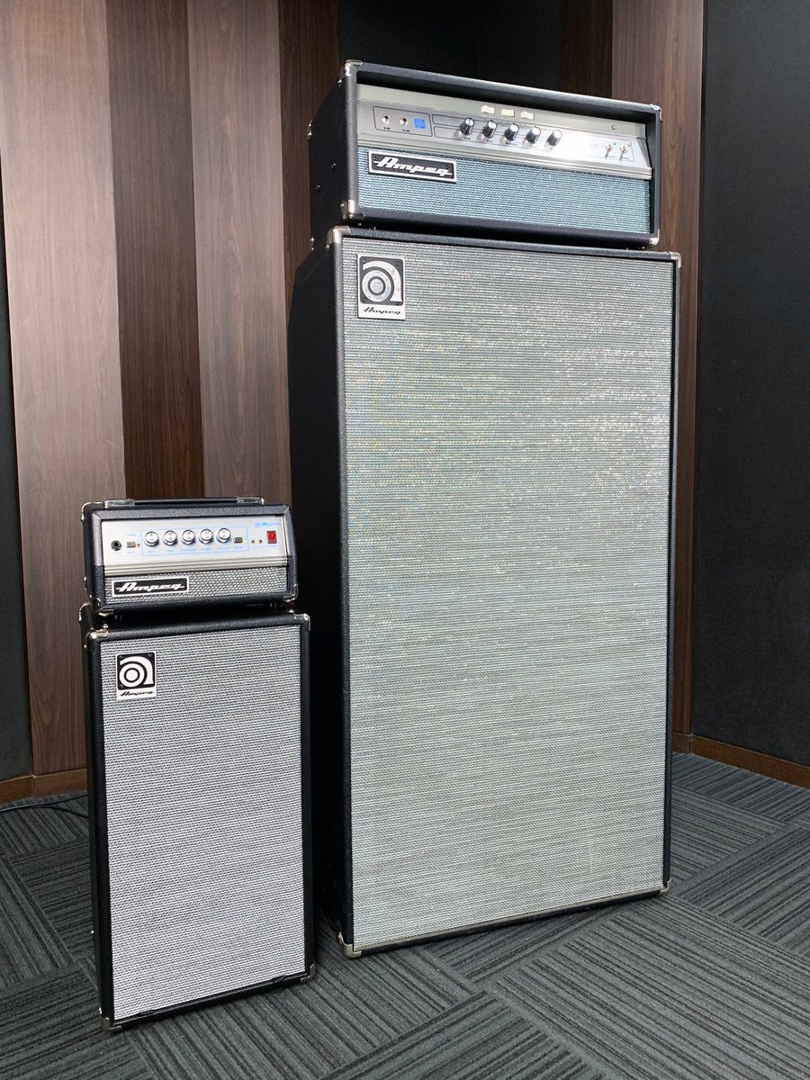 Ampeg_jp's tweet photo. \ #Ampeg の親子鷹🦅/
現場派の #V4B #SVT810 はオールチューブの100W。その体躯の半分程度の #MicroVR はソリッドステートながら200W。……ちゃーん❗️ どちらもパワフルでコントロールしやすし、です。
■V-4B
https://t.co/eIMeQ98ASu
■Micro-VR
https://t.co/t9uFMIfcqi https://t.co/7oTGrjJqvD