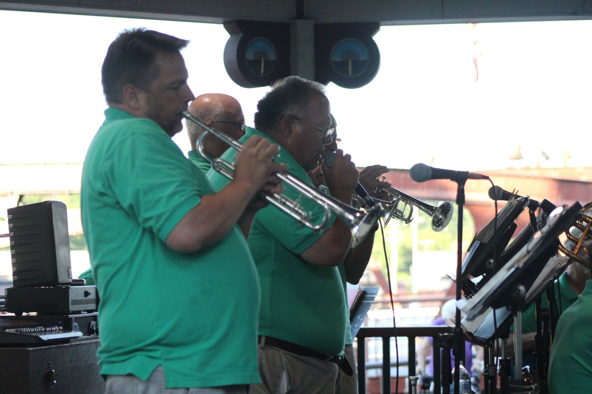 PerintonRec's tweet image. 78RPM entertained the crowd at Kennelley Park Thursday night as part of the Gazebo Concert Series. The series is co-presented by the Town of Perinton and the Fairport Public Library. 198th Army Band takes the stage Thursday, July 14, at 7 p.m.