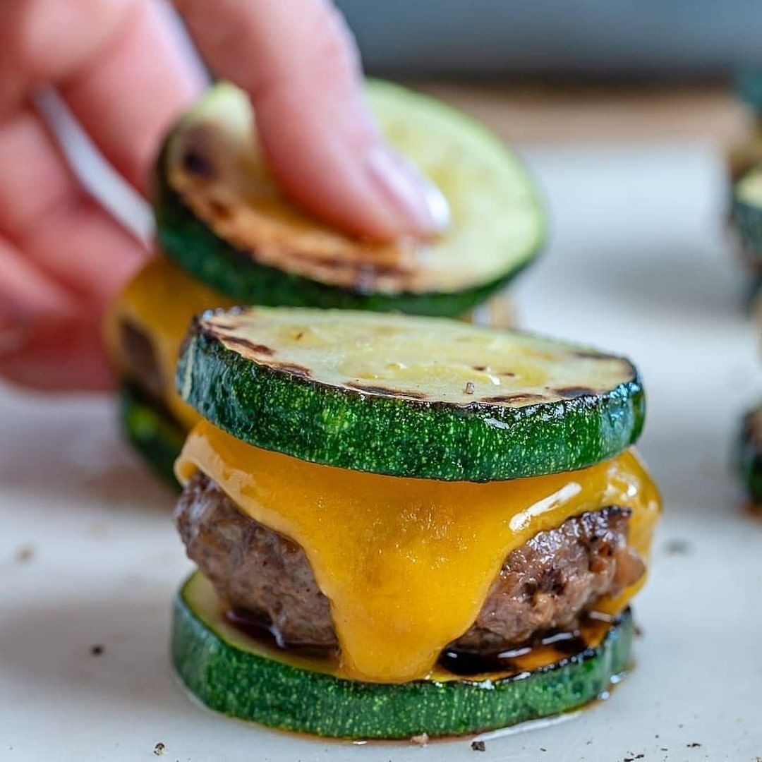 Lowcarbjiji's tweet photo. Zucchini Sliders 🍔🔥🍆
Say "yes" if you wanna eat this 🙋Don’t forget to Get FREE eBook 🎁📩 "365 Days of keto recipes" are available in the link in my bio 👆👆 !!
By cleanfoodcrush
#ketorecipe #ketoresults #ketorecetas #ketorecipies #ketorezepte #ketoreset #ketorecipeideas https://t.co/01pbZEV37n