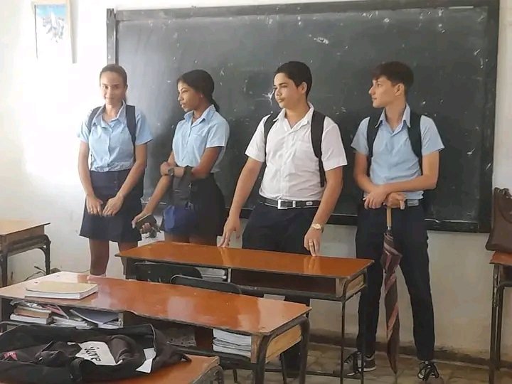 IprRamirez's tweet photo. #EducadoresCubiteños Nuestros educandos de 10' Grado realizan Orientación Profesional en la Esbu Pedro Alejandro Sierra de Cubitas dirigidos por la docente Nancy Dominguez del https://t.co/6Z0YGwbPIQ cumple con el cronograma del proceso pedagógico.#SomosContinuidad#CubaMined https://t.co/vWWNbnzKRh