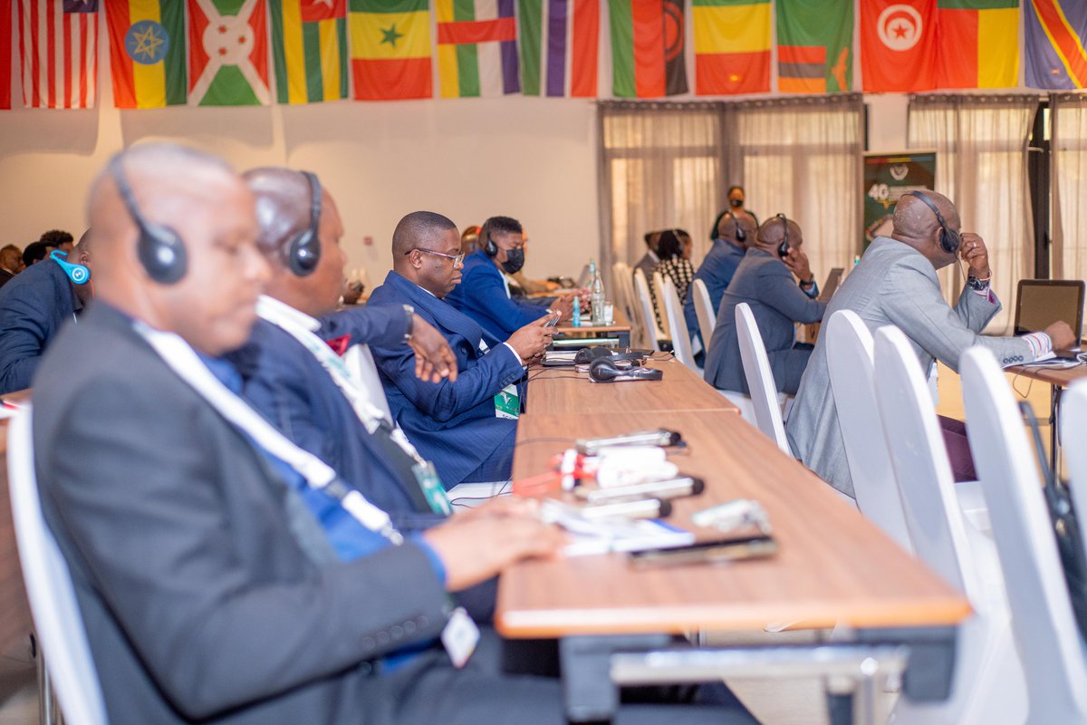 Dmusete's tweet photo. Jeudi 07 juillet, le 4ème jour de la 40ieme session ordinaire du CA de l'Union panafricaine des #postes à #Kinshasa, le forum des dirigeants postaux à eu lieu. Thème principal : #digitalisation des services postaux et des services financiers!
#fintech 
#upap 
#upu
#Leaders 
#CEO https://t.co/IgmdHkAONF