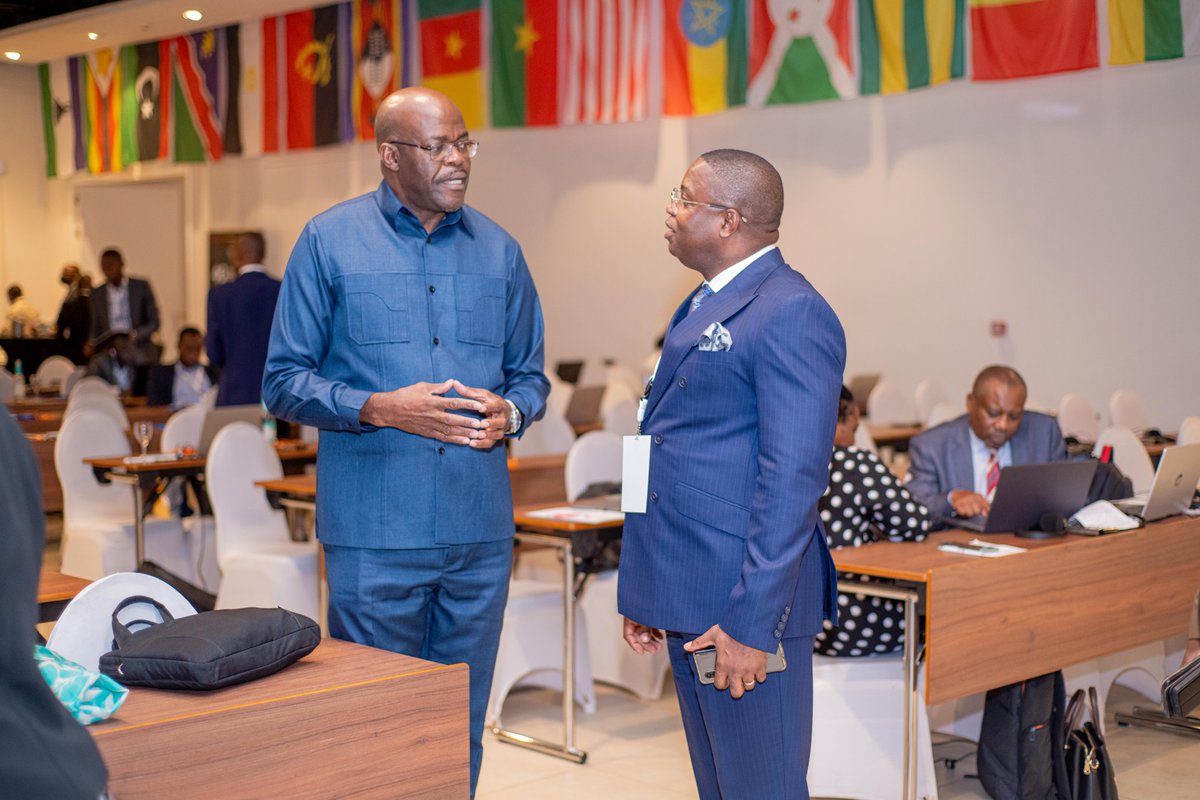 Dmusete's tweet photo. Jeudi 07 juillet, le 4ème jour de la 40ieme session ordinaire du CA de l'Union panafricaine des #postes à #Kinshasa, le forum des dirigeants postaux à eu lieu. Thème principal : #digitalisation des services postaux et des services financiers!
#fintech 
#upap 
#upu
#Leaders 
#CEO https://t.co/IgmdHkAONF
