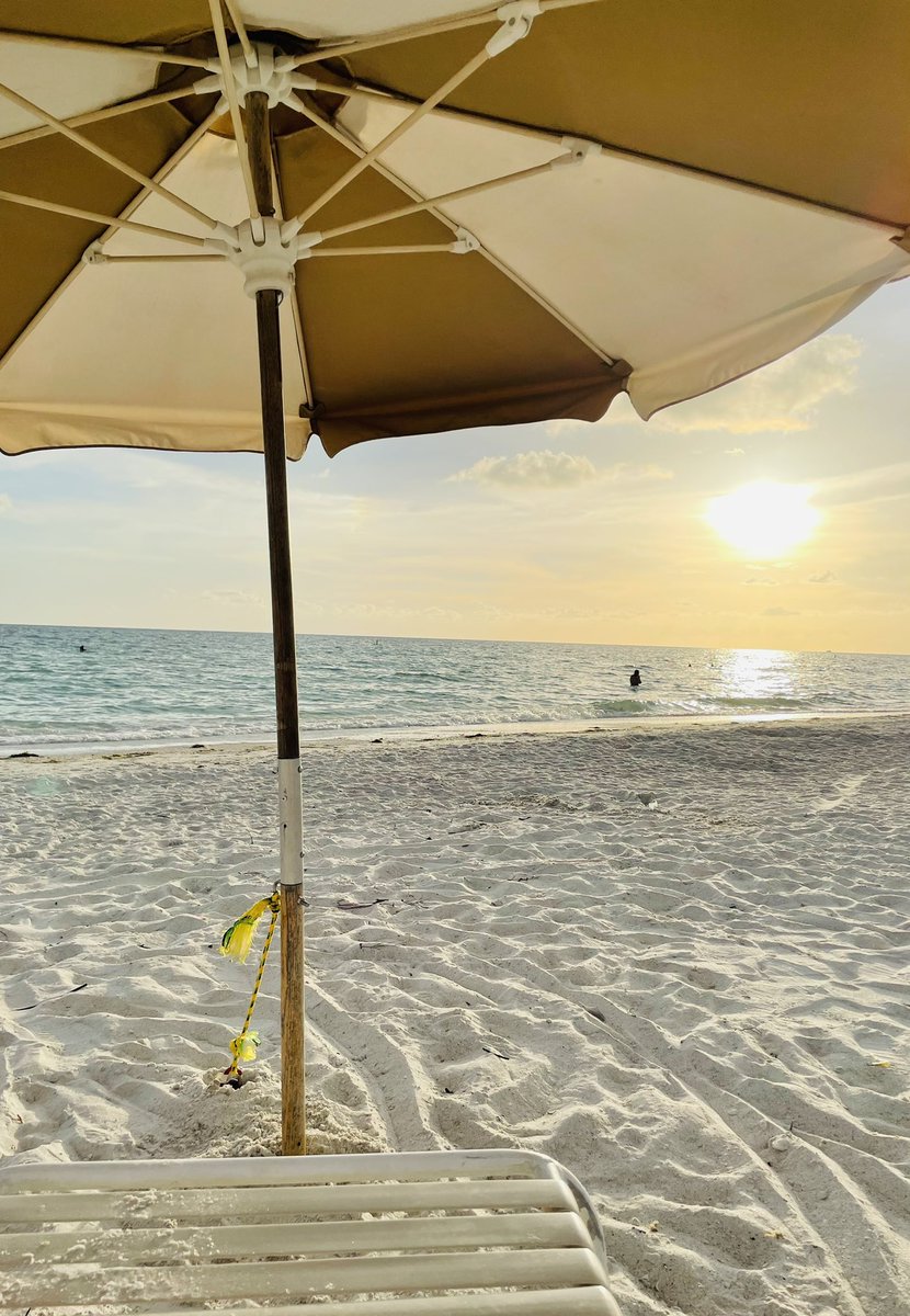 PaceCarTour's tweet photo. Pull up a chair #treasureisland oversized cabanas and great umbrellas #gulffrontparklot https://t.co/exJ4f5c4nm