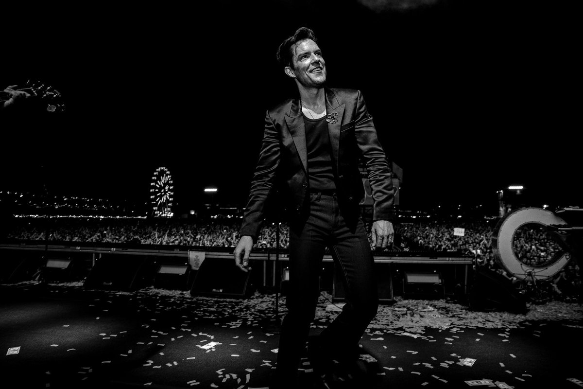 thekillers's tweet image. Somos humanos. Estamos vivos. 🇪🇸