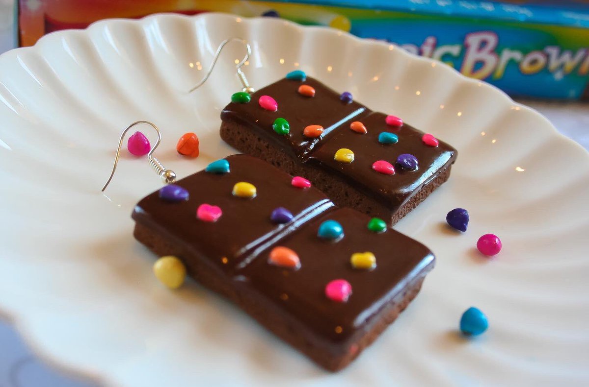 PudgyMade's tweet image. It’s disability pride month so let me remind u I make all this with only full function of my pointer finger and thumb 😤😤😤😤