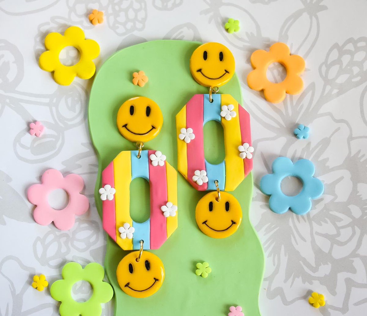 PudgyMade's tweet image. It’s disability pride month so let me remind u I make all this with only full function of my pointer finger and thumb 😤😤😤😤