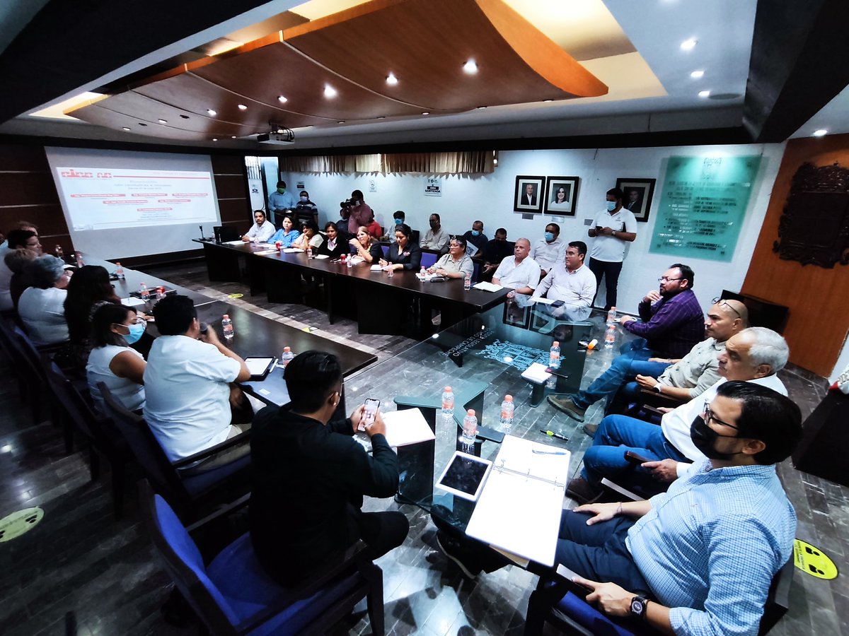 codesvicampeche's tweet photo. El titular de la #Codesvi Ing. Rashid Trejo Martinez, asistió al Congreso del Estado de Campeche junto a diputados, los titulares de CMIC Delegación Campeche y CMIC Carmen, en el cual dialogaron y expresaron sus ideas para la Ley de Desarrollo Urbano en el Estado de Campeche. https://t.co/5KmLzEmQ7Q