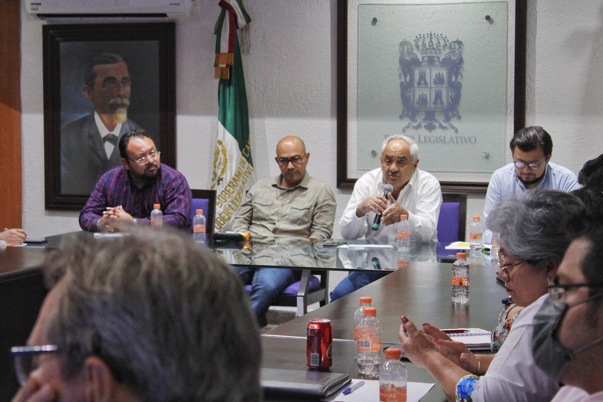 codesvicampeche's tweet photo. El titular de la #Codesvi Ing. Rashid Trejo Martinez, asistió al Congreso del Estado de Campeche junto a diputados, los titulares de CMIC Delegación Campeche y CMIC Carmen, en el cual dialogaron y expresaron sus ideas para la Ley de Desarrollo Urbano en el Estado de Campeche. https://t.co/5KmLzEmQ7Q