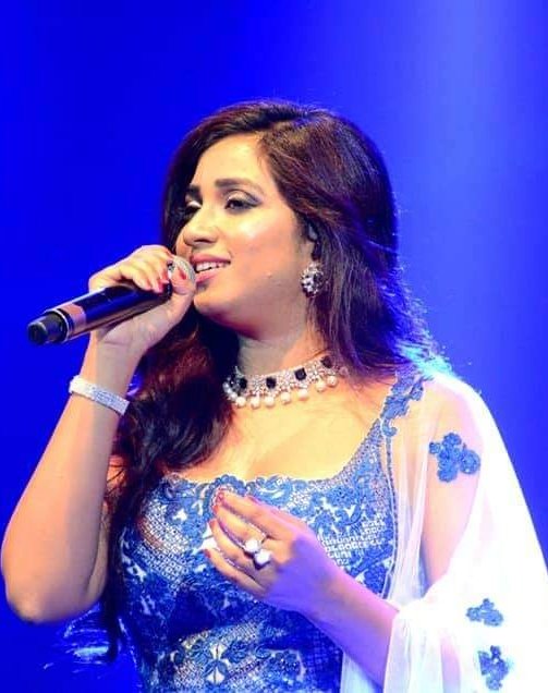 dhanaghoshal's tweet image. அன்று முதல் இன்று வரை தேடுகிறேன்
உன் அழகை வர்ணிக்க வார்தைகளை! 
அந்த தமிழ் அகராதியே 
திக்கு முக்காடுகிறது! 

இன்னும் வார்த்தைகள் தேடி கொண்டே நானும்  எனது வாழ்வும் கரைந்து போகிறது!

இனி உன் அழகிற்கு புதிய வார்த்தைகளை கோர்க்க கம்பனும் ஷெல்லியும் தான் வரனும் 😂💗

@shreyaghoshal 💟