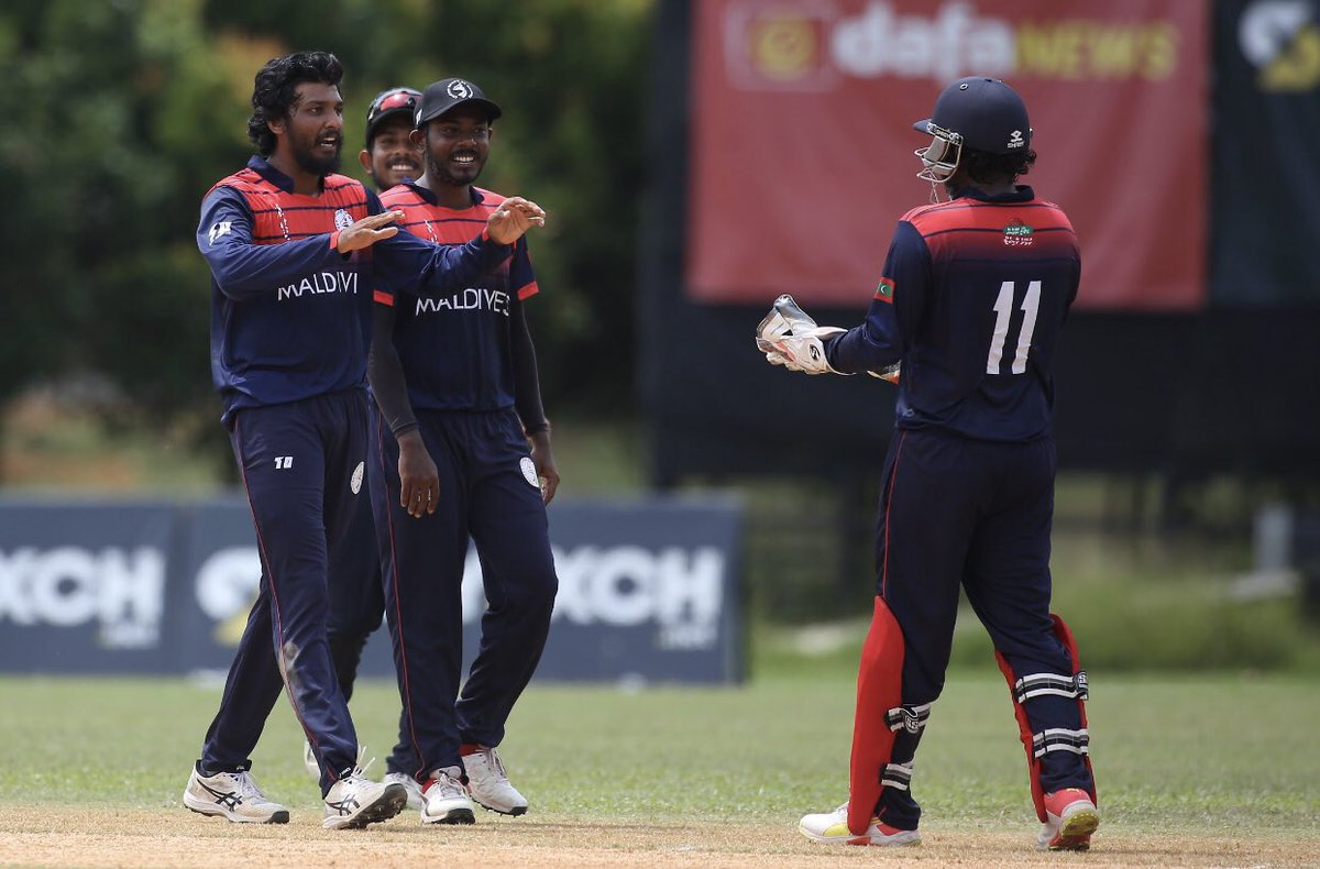MalaysiaCricket's tweet photo. 🏏 MATCH UPDATE
🇹🇭 Thailand: 53/8 (16 overs)
🎯 Target 98 runs.
📺 Watch: https://t.co/VZb8AHJa8j
📱 Live score: https://t.co/d6sTend6OF
#THAvMAL #MT20IQS https://t.co/7tYJ0SSWjr