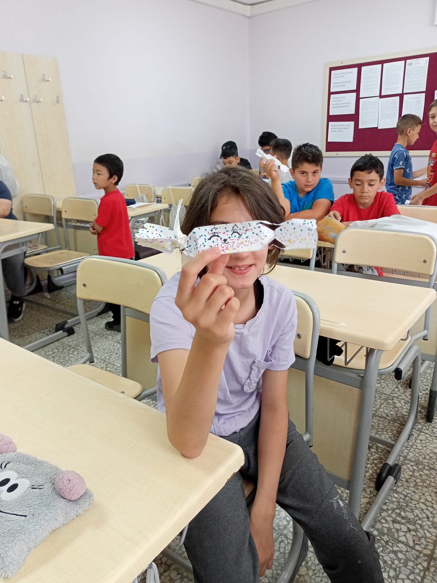 Bayram gelir şekersiz olur mu #TÜGVAOrtaokulYazOkulu öğrencilerimiz #BayramŞeker'lerini kendileri yaptı.☺️💯 
<a href="/tugvaorhaneli/">Tügva Orhaneli</a>
<a href="/tugvabursa/">TÜGVA Bursa</a>
#BirYazBinGelecek