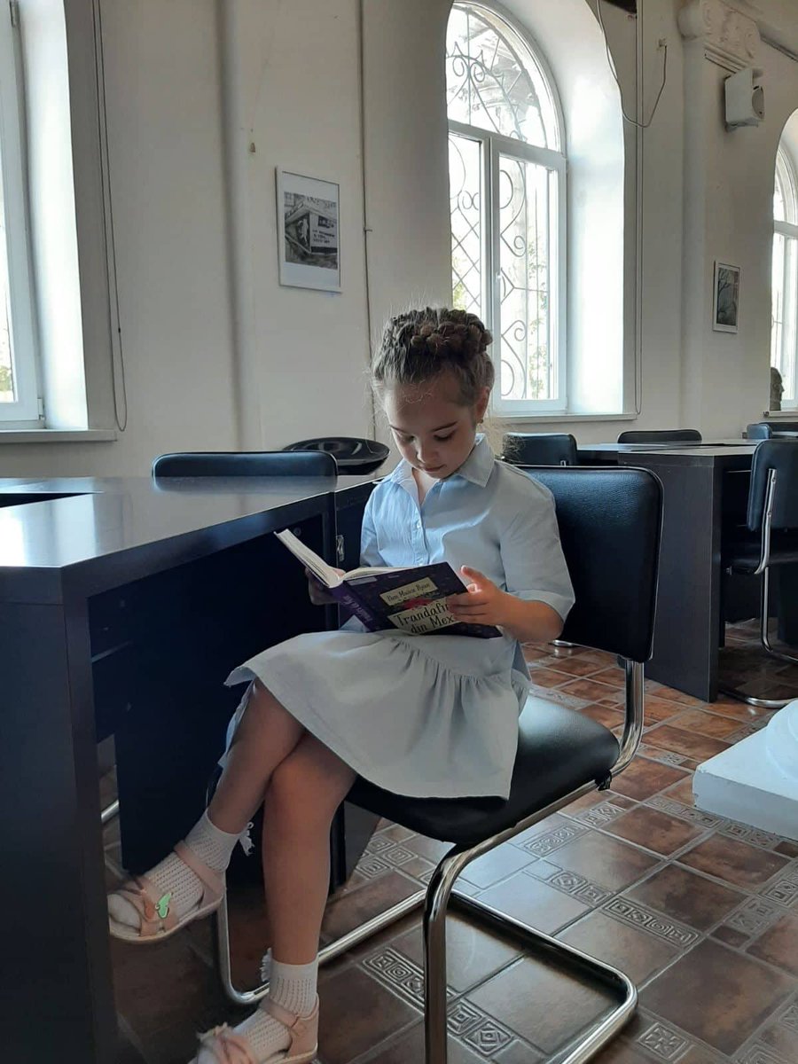 GermanaSala's tweet photo. 🤗 Aber um Kinder auf den Geschmack am späteren Selbstlesen zu bringen, müssen Eltern ihnen vorlesen. Und was gibt es Schöneres, als vorzulesen!
#der_deutscher_lesesaal #chisinau #08Juli #Kindergeschichten #BibliotecaCentrala https://t.co/qJipTO0z6c