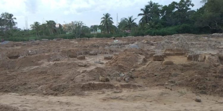 OrissaPOSTLive's tweet image. Hope for Brahmani-Gobari river linking project in Kendrapara district appears to be bleak with the construction of an indoor stadium on the proposed water route, a distributary of Brahmani, in Pattamundai.

orissapost.com/river-linking-… #RiverLinkingProject #Kendrapara #Odisha