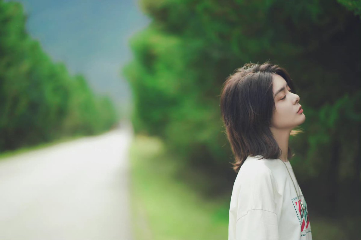 FujingFan's tweet photo. 220708 | FuJing Studio
"The slowest walker, as long as she does not lose her aim, walks faster than the one who wanders aimlessly"

#FuJing #傅菁 #ฟู่จิง #푸징 https://t.co/pOxRuziVy7
