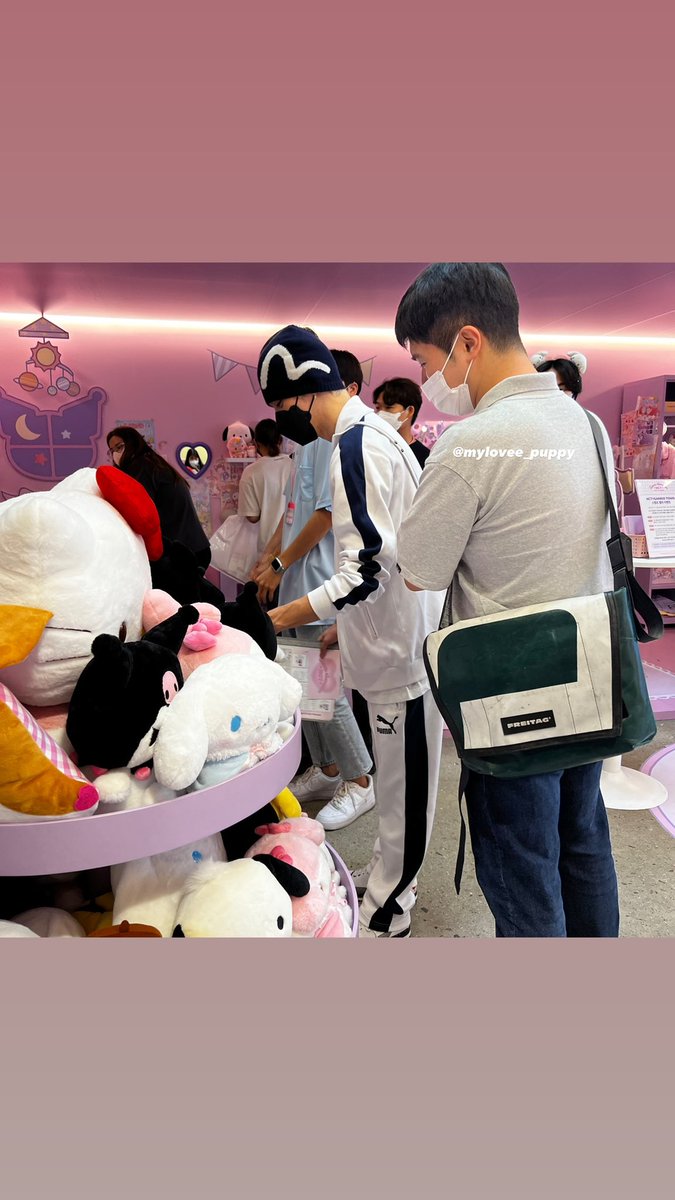 스토어 왔다가 툥이 봐써 ,,, 눈 개크고 ,, 기절