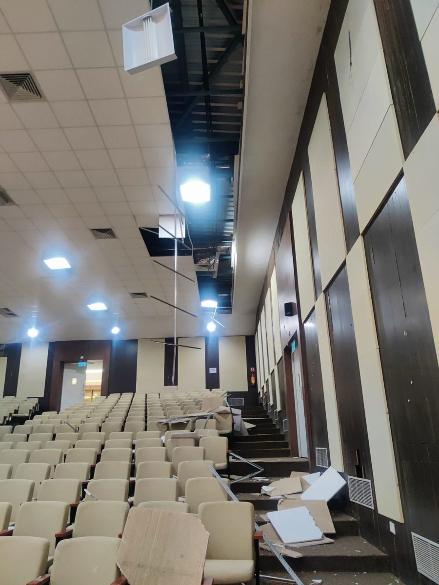 FMMCH_BLS's tweet image. No active AMC to take responsibility of the college infrastructure of FMMCH _BLS .Few days back the ceiling of the college auditorium collapsed on its own. Fortunately no one was injured when this mishap took place. 
@HFWOdisha 
@CMO_Odisha 
@DBalasore 
@ManoramaBhuyan 
@otvnews