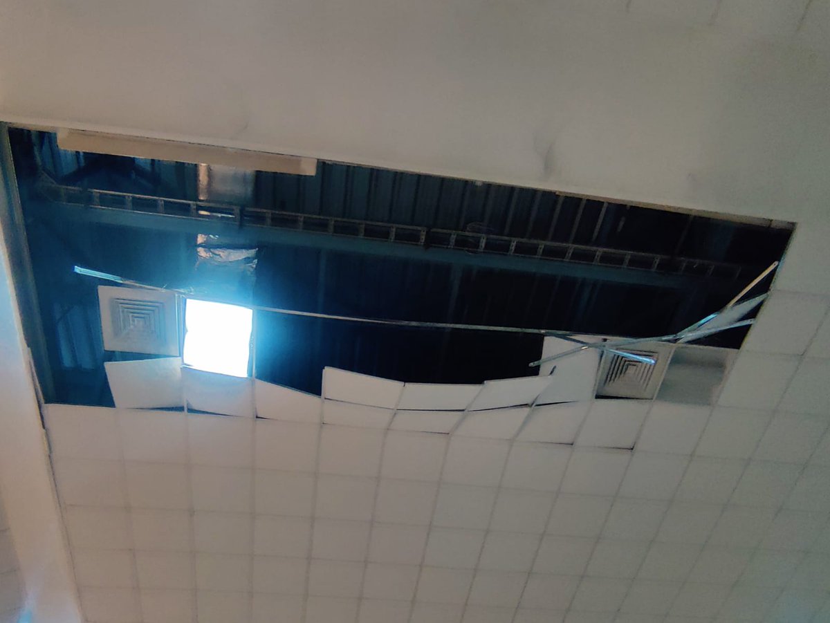 FMMCH_BLS's tweet image. No active AMC to take responsibility of the college infrastructure of FMMCH _BLS .Few days back the ceiling of the college auditorium collapsed on its own. Fortunately no one was injured when this mishap took place. 
@HFWOdisha 
@CMO_Odisha 
@DBalasore 
@ManoramaBhuyan 
@otvnews