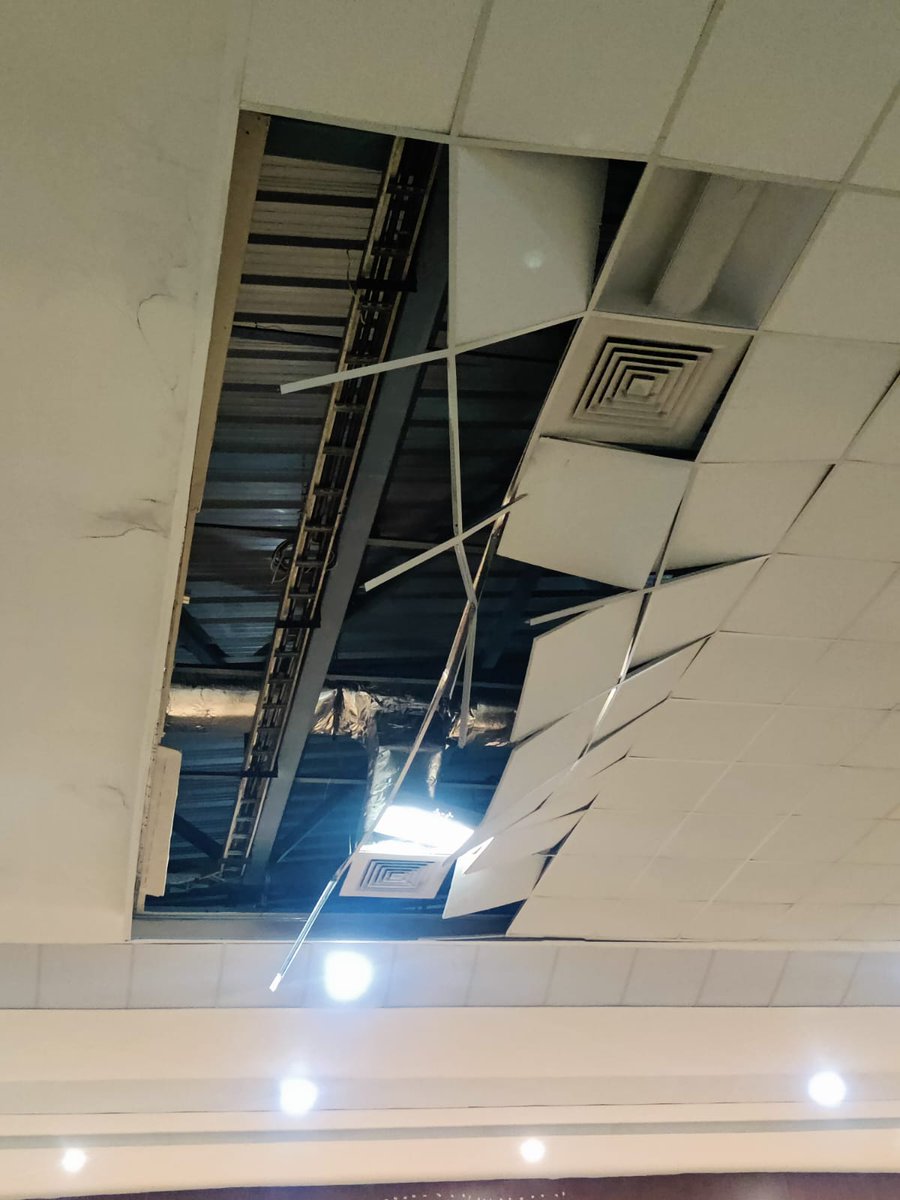 FMMCH_BLS's tweet image. No active AMC to take responsibility of the college infrastructure of FMMCH _BLS .Few days back the ceiling of the college auditorium collapsed on its own. Fortunately no one was injured when this mishap took place. 
@HFWOdisha 
@CMO_Odisha 
@DBalasore 
@ManoramaBhuyan 
@otvnews