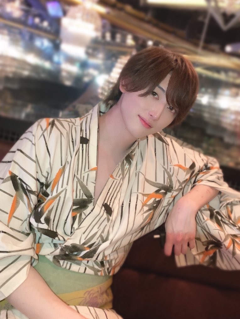 sorapi_genya's tweet photo. 昨日の七夕イベント
初めて柄あり着ました

今月浴衣イベントもう一回あるので
その日は30卓くらいは来ますように🎋 https://t.co/E6yngCkjs4