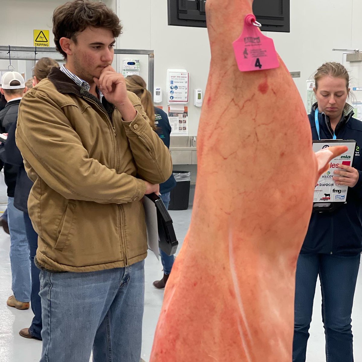 Look at that concentration! 🤓 

The meat judging component of the ICMJ National Conference program kicked off this afternoon with the small stock competition! 

#meatjudging #icmj #icmj2022