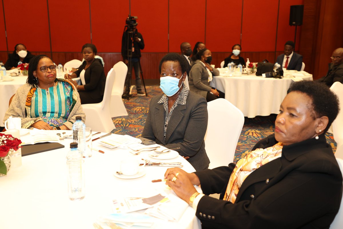 CJMarthaKoome's tweet photo. 5. By drawing on our local jurisprudence and comparative jurisprudence, the bench book makes available to judges, judicial officers and other users a wealth of learning that will enable competent and effective resolution of disputes. https://t.co/9vemNeaXAY
