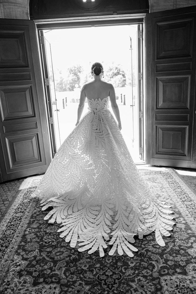 We can’t get over this bride of ours… so beautiful inside and out… and absolutely a vision in <a href="/OscardelaRenta/">Oscar de la Renta</a> at <a href="/GlenmereMansion/">Glenmere Mansion</a>.  Photos by Patricia Lyons.