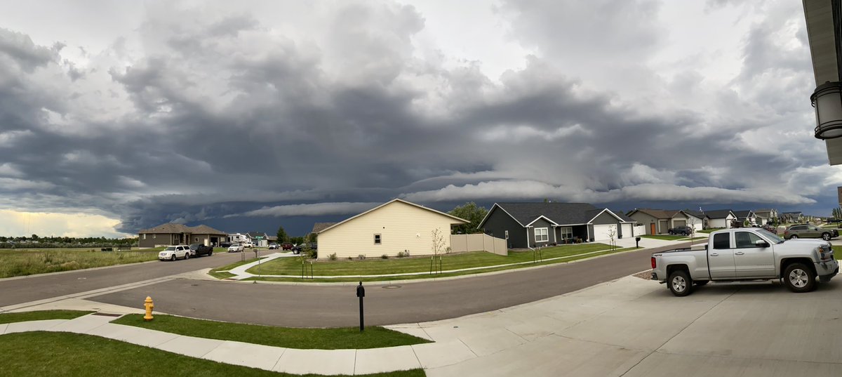 JdaulJ's tweet photo. @NWSGreatFalls this one looks like it’s going to pack a wallop. From north edge of Great Falls https://t.co/5sZnclvPYo